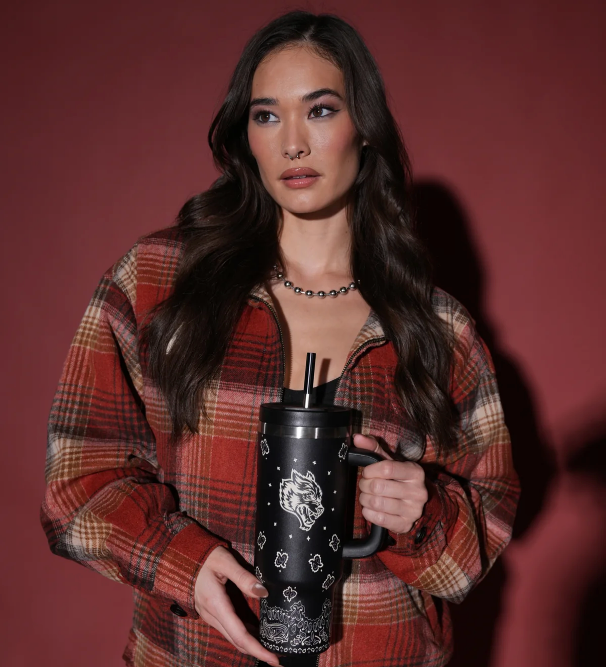 WESTERN WOLF TRAVEL TUMBLER IN BLACK