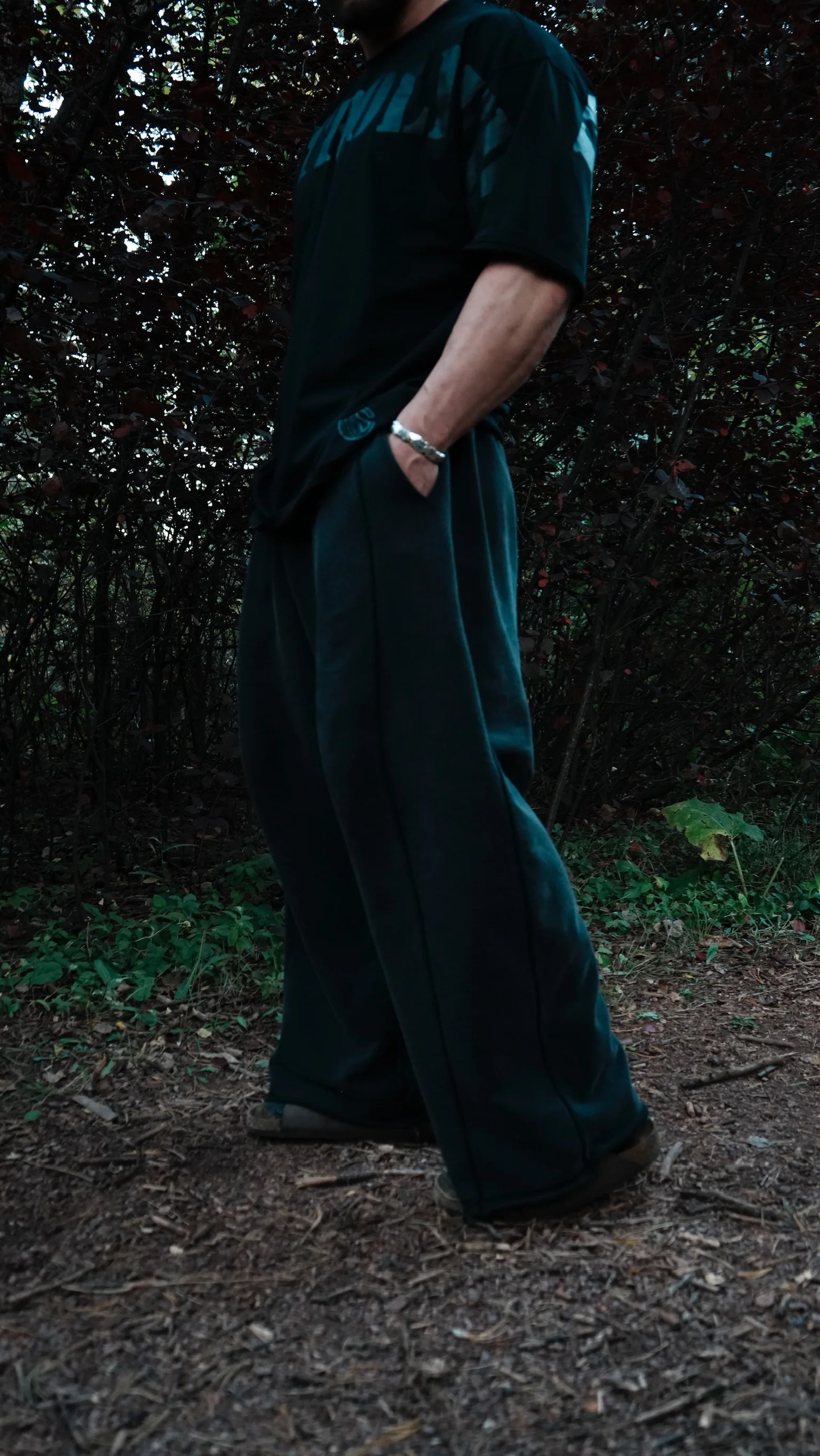 BLACK NEUTRAL SWEATS