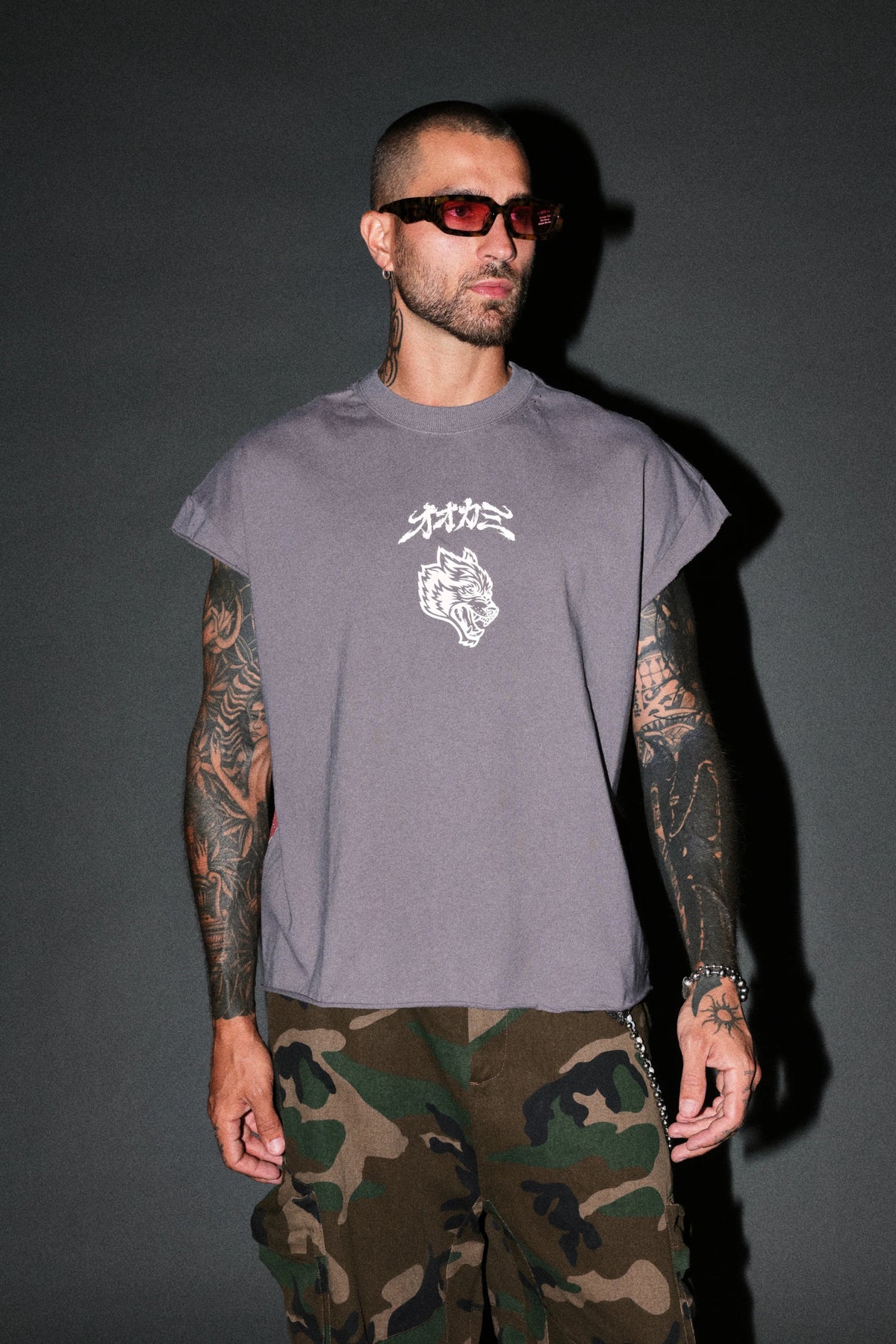 OUR CODE DISTRESSED GRUNGE CUT OFF MID LENGTH RAW HEM TEE IN SLATE GRAY