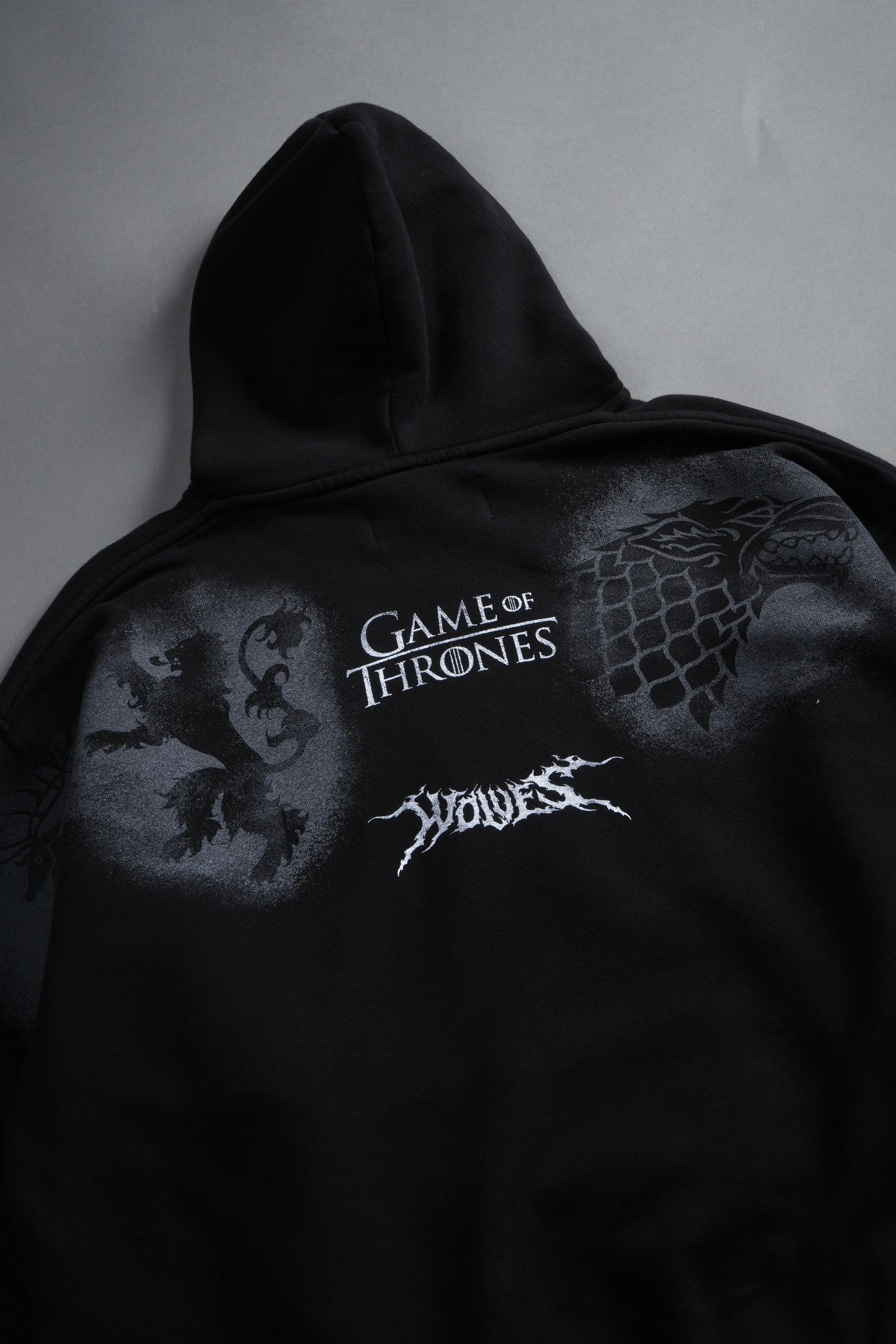 IRON WOLF PIERCE HOODIE IN BLACK - GAME OF THRONES
