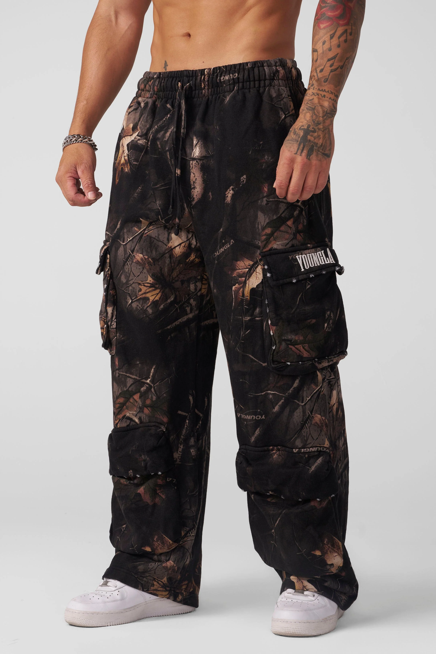 2033 - HERITAGE CAMO CARGO SWEATS