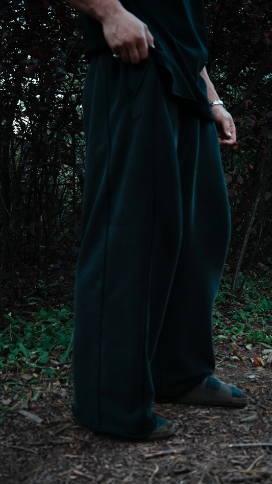 BLACK NEUTRAL SWEATS