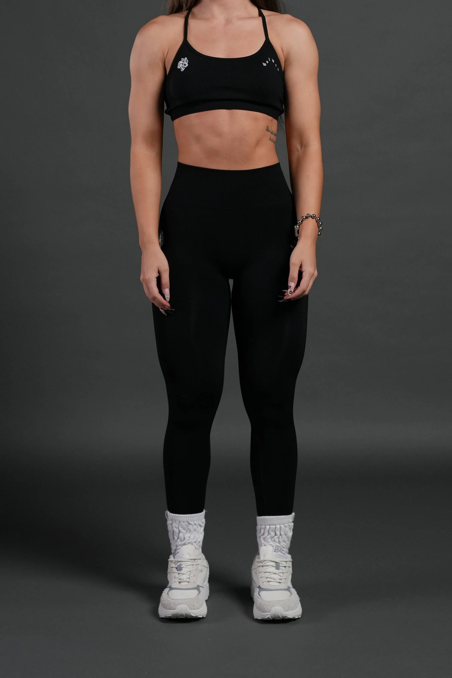 WOLVES PYRAMID "SKYLAR" SOFT SEAMLESS LEGGINGS IN BLACK