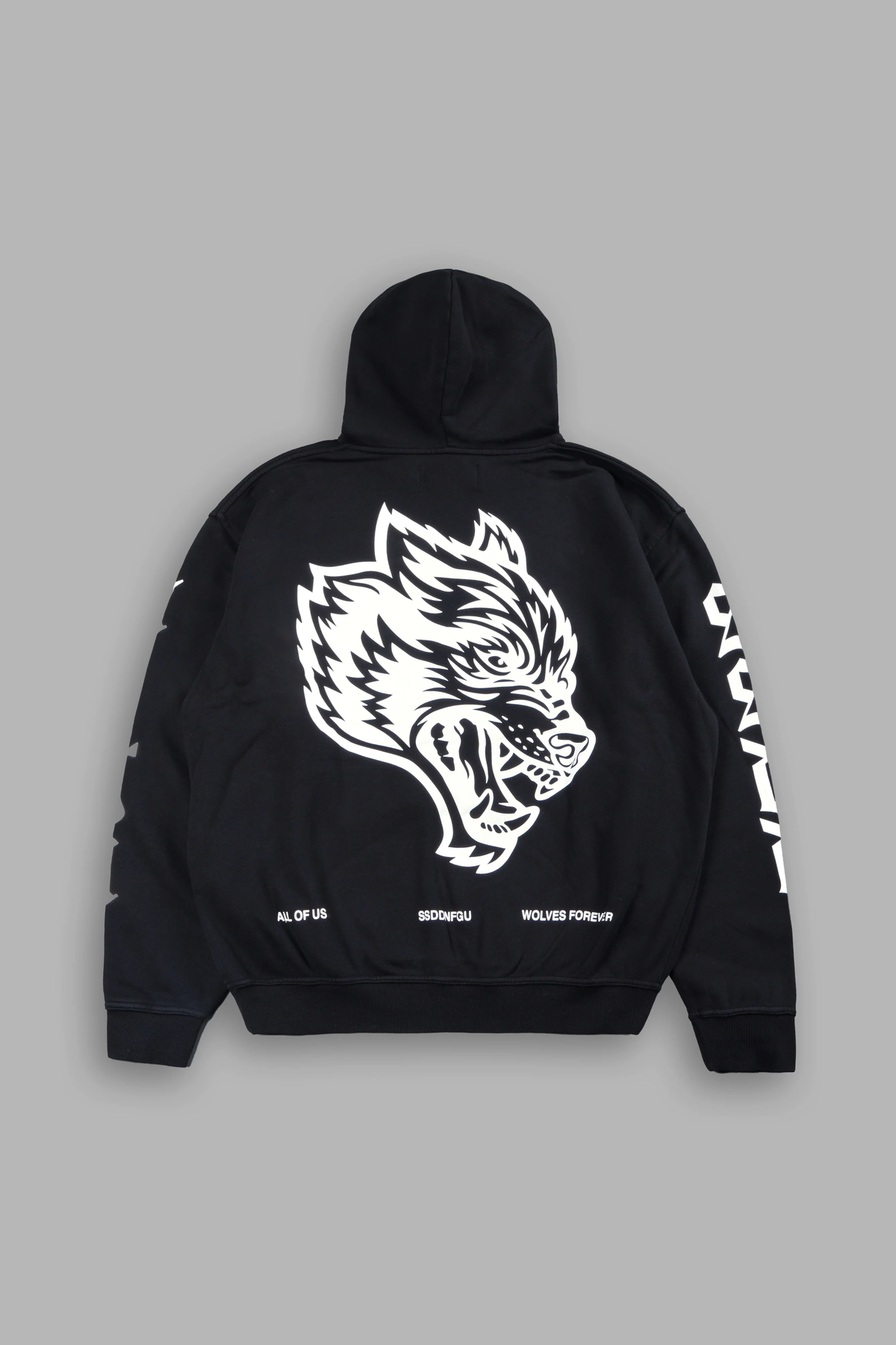 BIG WOLF HEAD PIERCE HOODIE IN BLACK