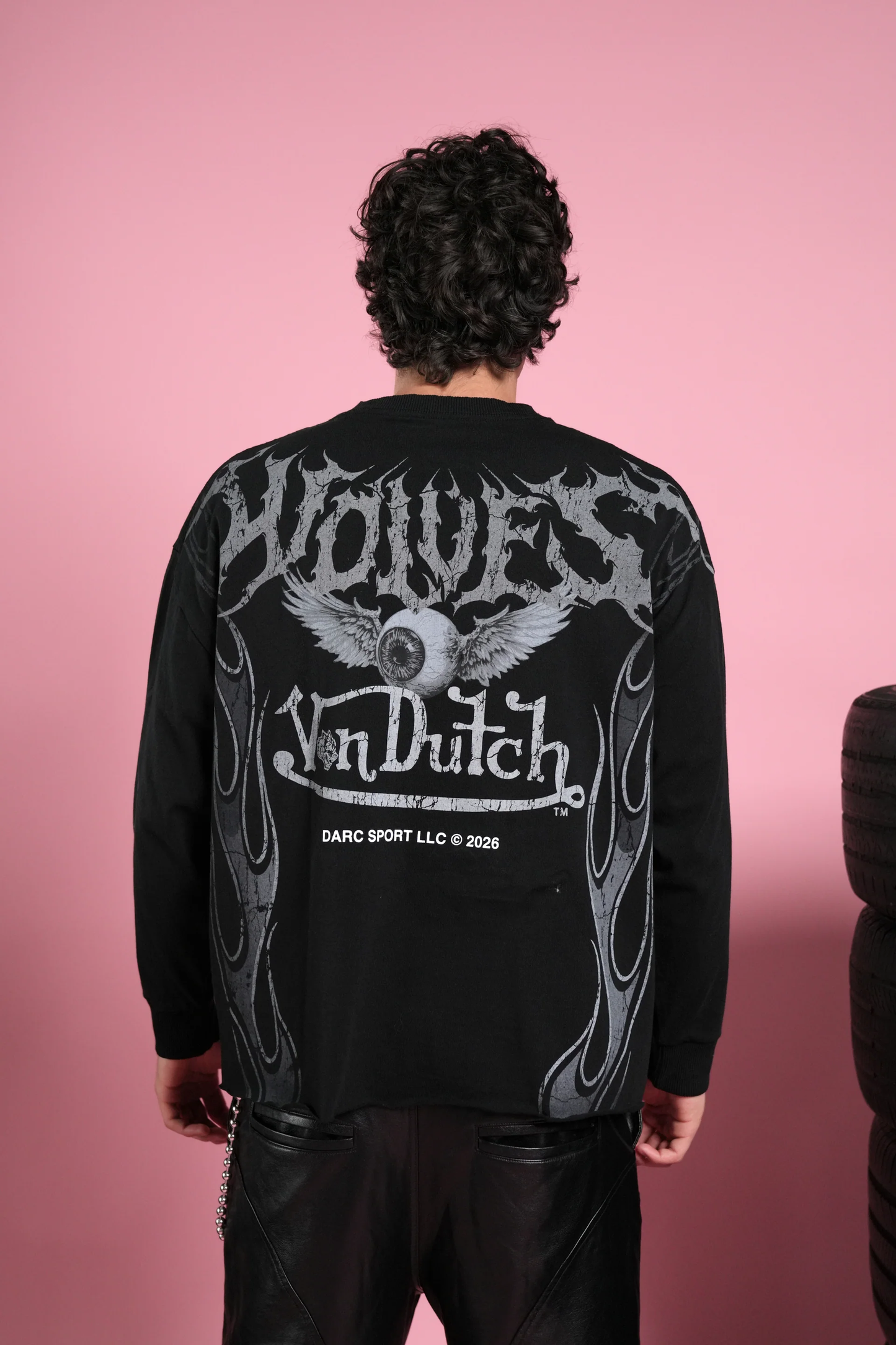 TAKE-OFF GRUNGE MID-LENGTH RAW HEM LS TEE IN BLACK