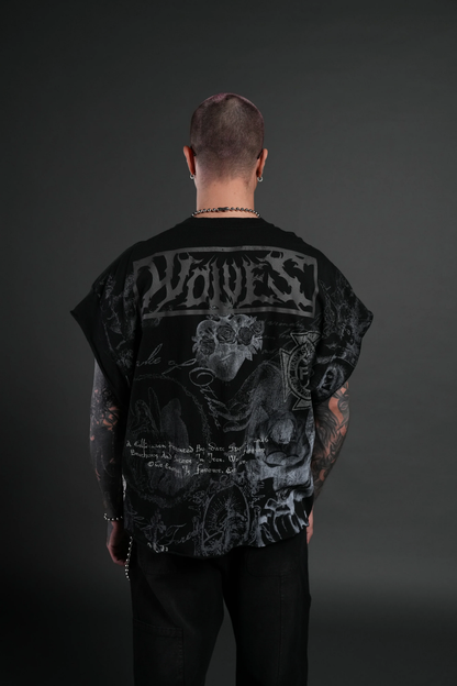 HEART OF THORNS DISTRESSED GRUNGE CUT-OFF MID-LENGTH RAW HEM TEE IN BLACK