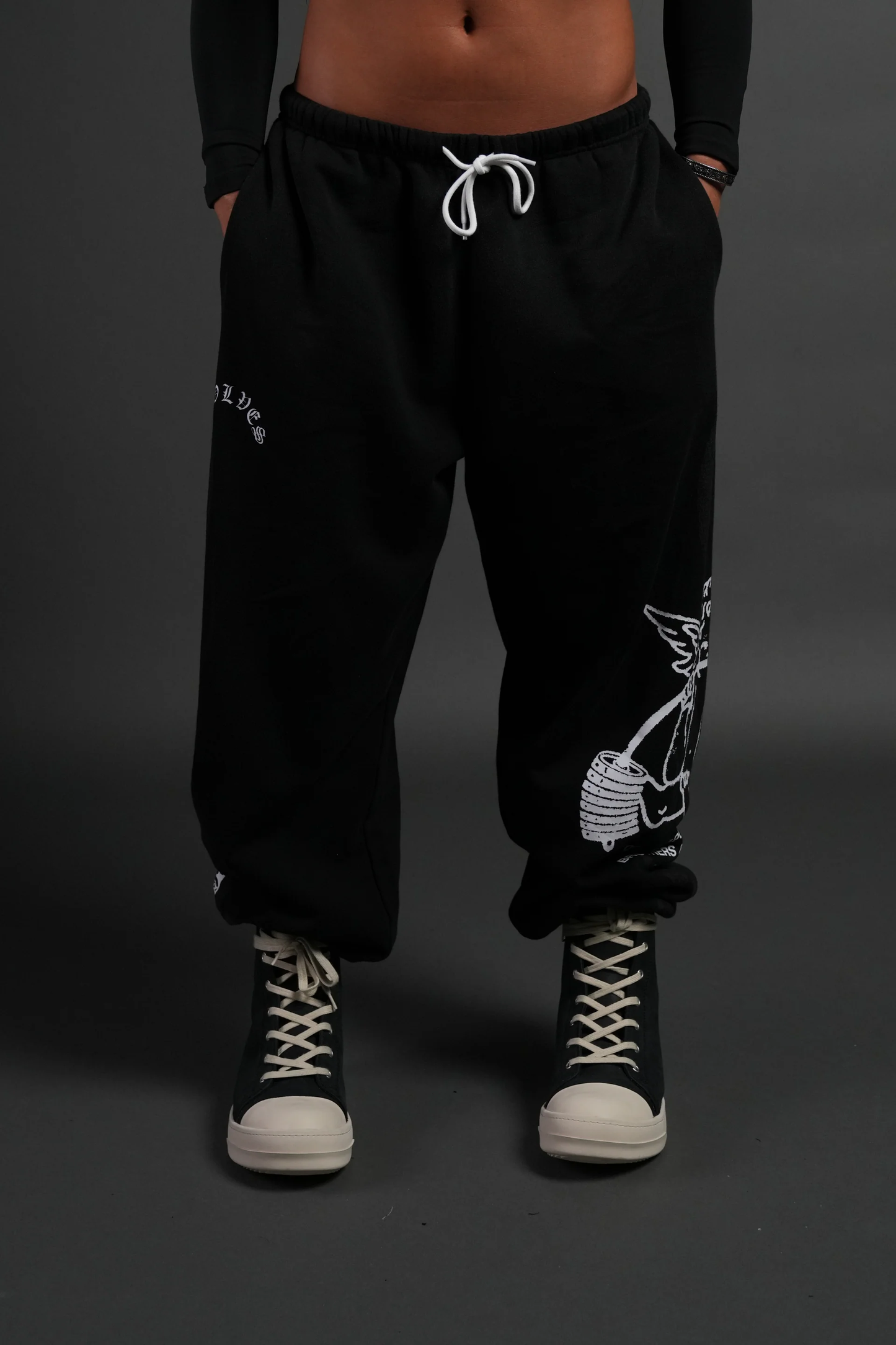 POWERHOUSE OF THE CHERUB UNISEX LIGHTWEIGHT LOUNGER SWEAT PANTS IN BLACK DRIFT WASH