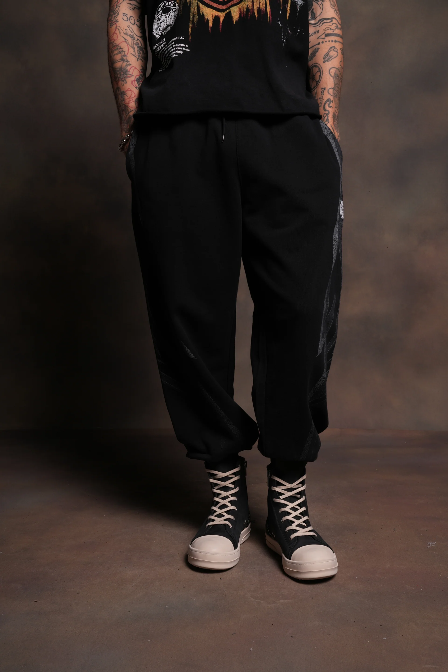 REAL RECOGNIZE REAL UNISEX LOUNGER SWEAT PANTS IN BLACK DRIFT WASH