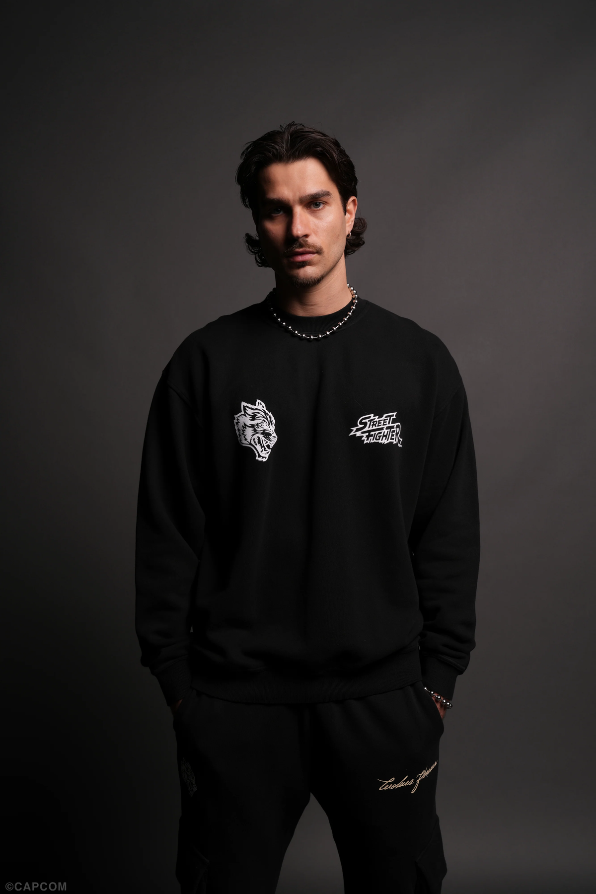 FINAL BOSS UNISEX LONDON CREWNECK IN BLACK