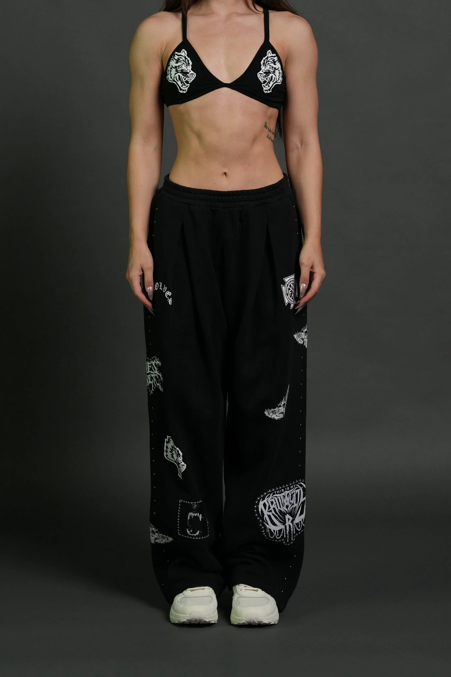 GIVE IT YOUR ALL "YARA" PLEATED SWEAT PANTS IN BLACK