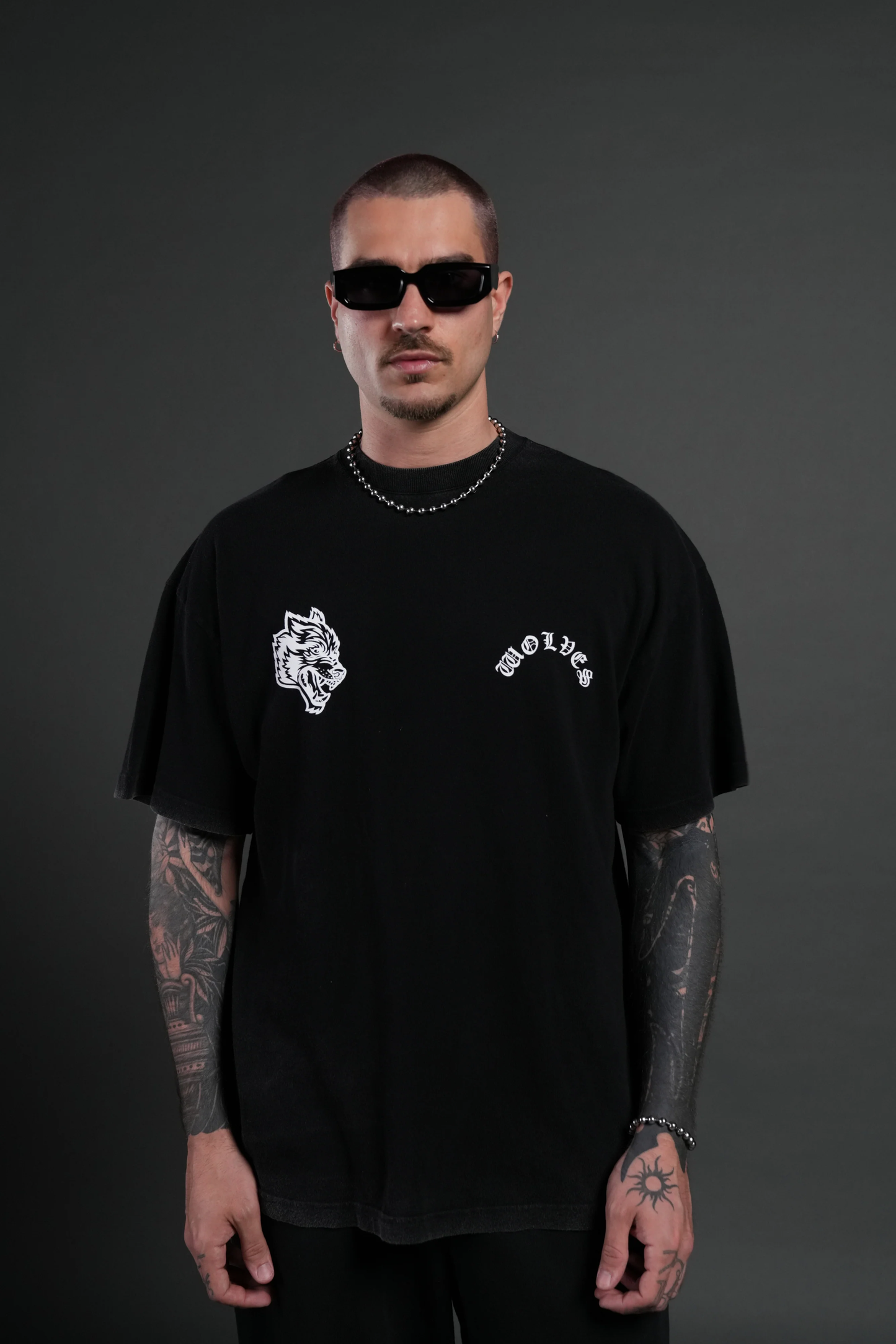 CROSSED HEARTS PREMIUM OVERSIZED TEE IN BLACK