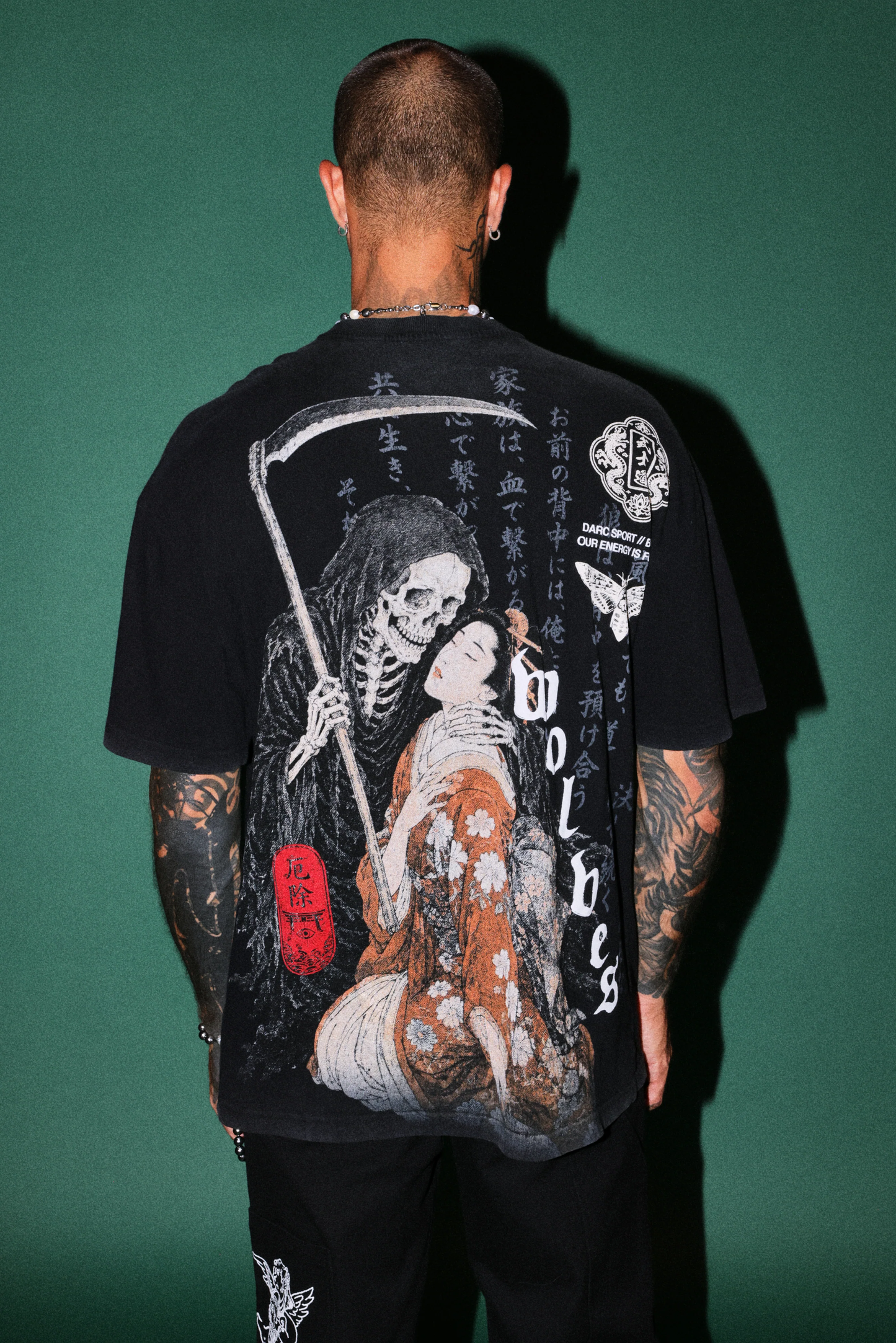 SHINIGAMI'S EMBRACE PREMIUM OVERSIZED TEE IN BLACK