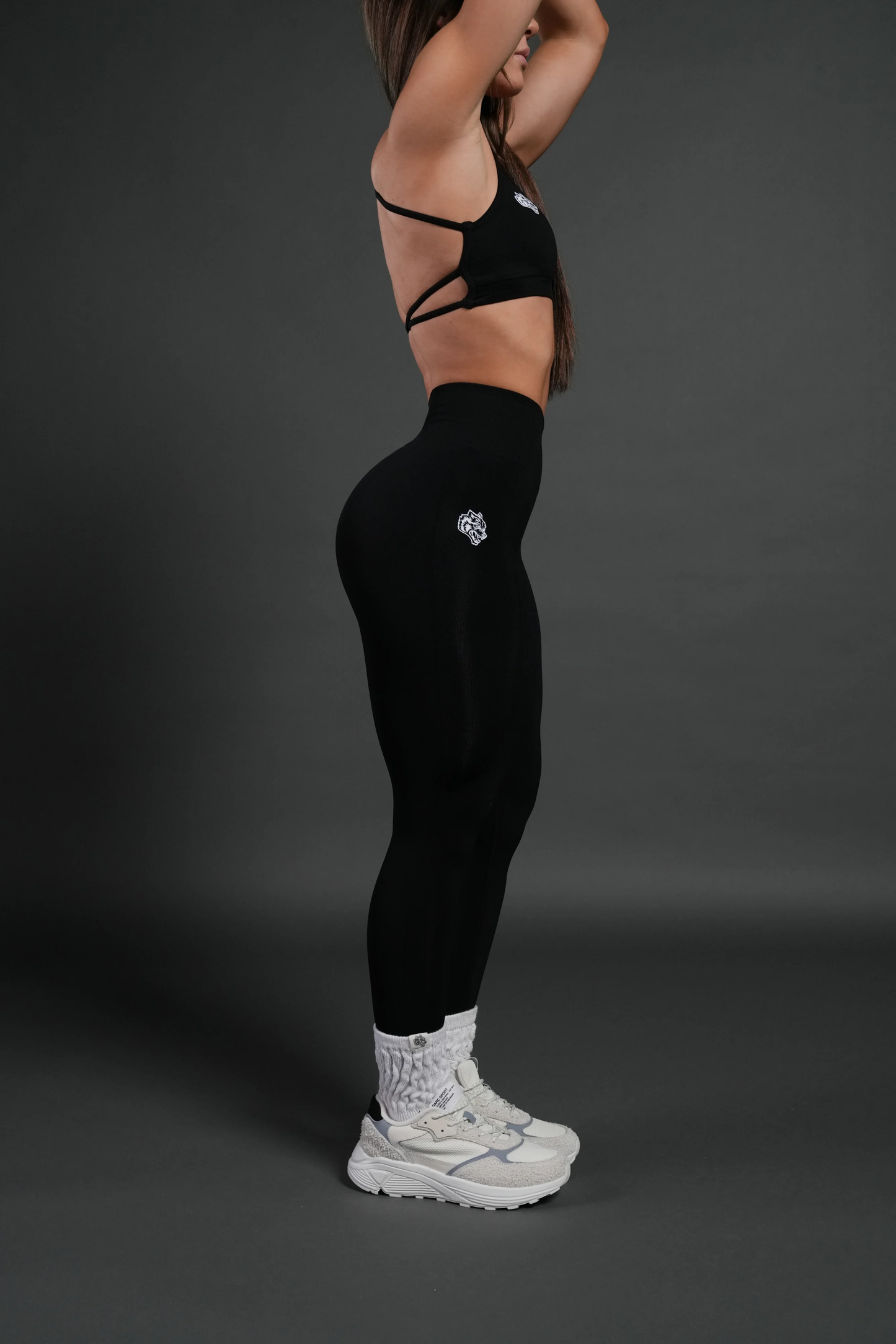 WOLVES PYRAMID "SKYLAR" SOFT SEAMLESS LEGGINGS IN BLACK