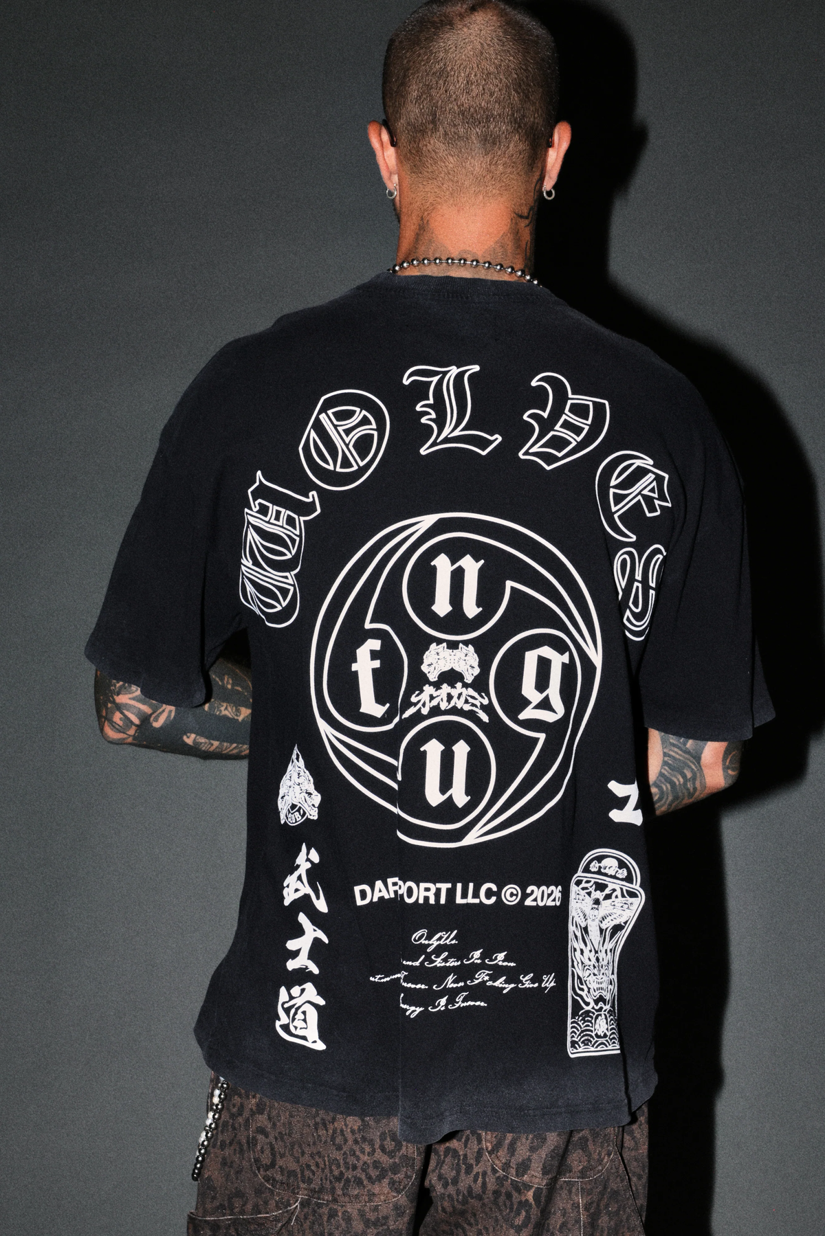 KAZOKU OKAMI PREMIUM OVERSIZED TEE IN BLACK