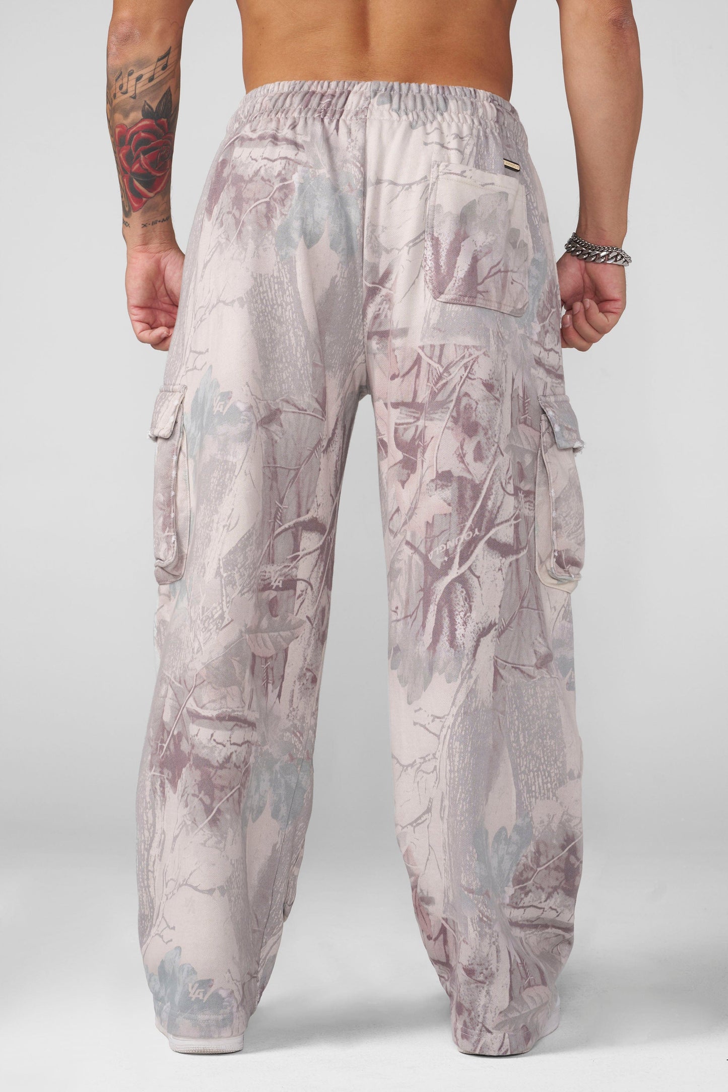 2033 - HERITAGE CAMO CARGO SWEATS