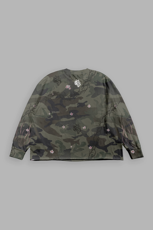 DARC BLOSSOM GRUNGE MID LENGTH RAW HEM LS TEE IN WARRIOR IN A GARDEN GREEN CAMO