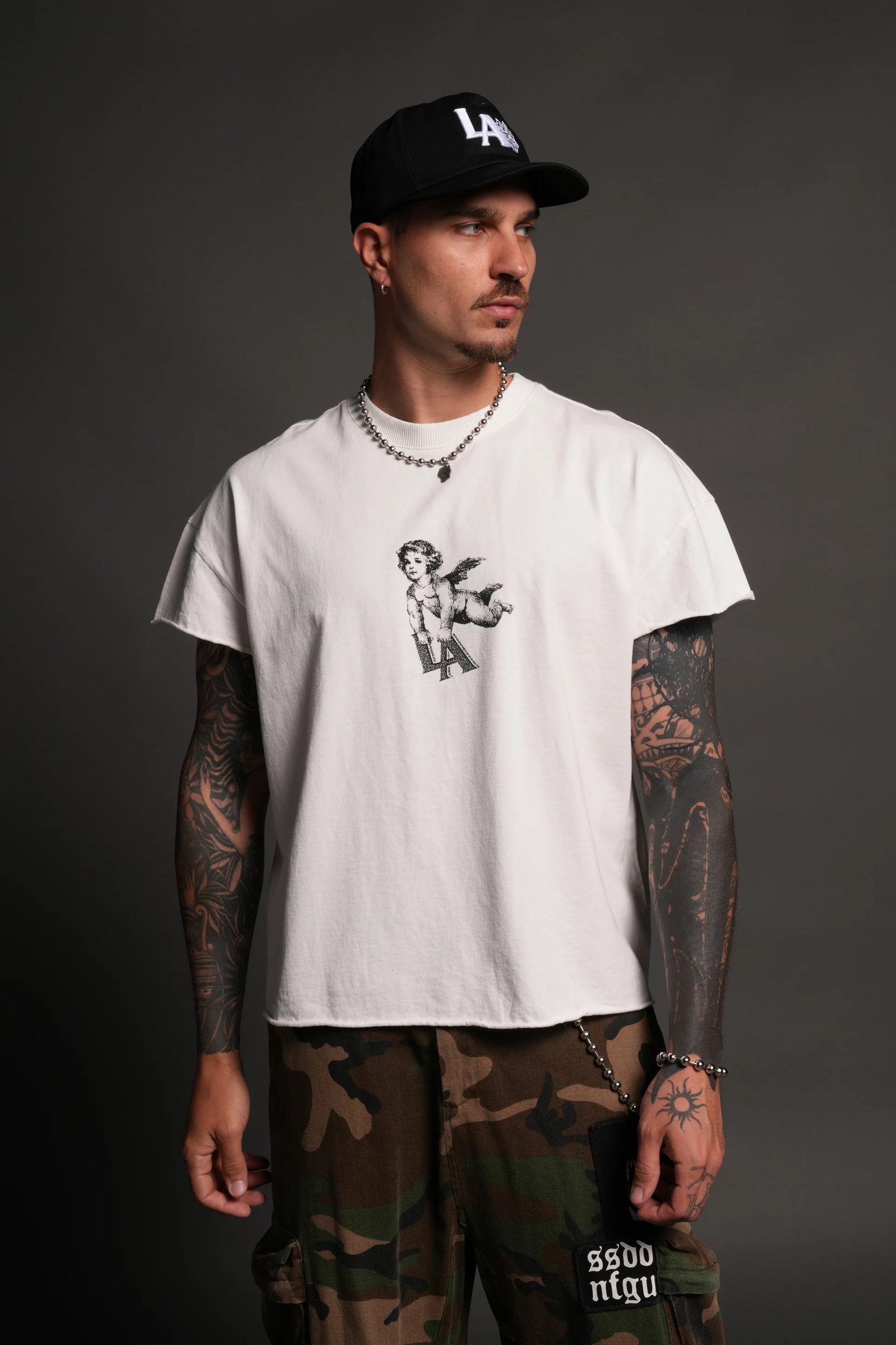 LA CHERUB GRUNGE MID LENGTH RAW HEM CAP SLEEVE TEE IN CREAM