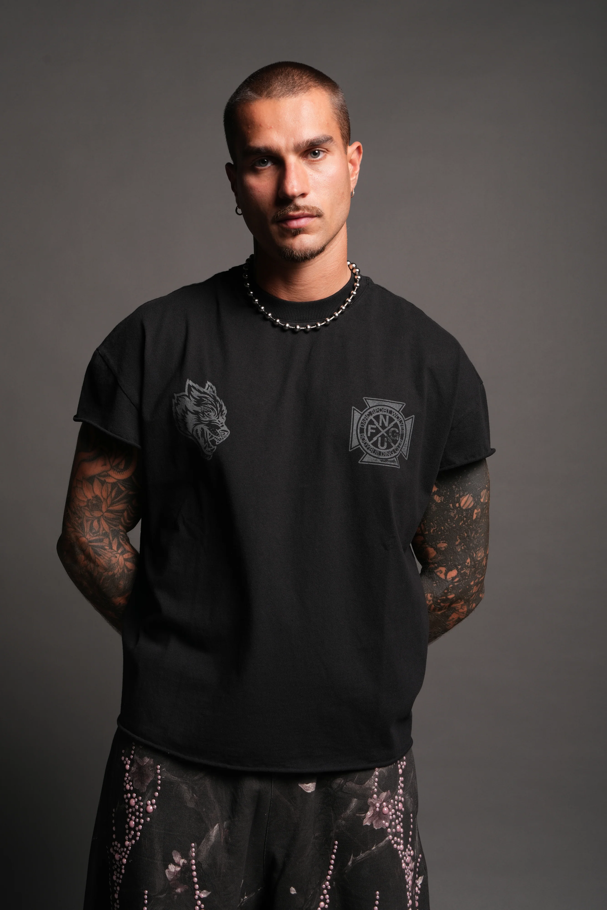 WOLVES CLUB CHERUB GRUNGE MID LENGTH RAW HEM CAP SLEEVE TEE IN BLACK